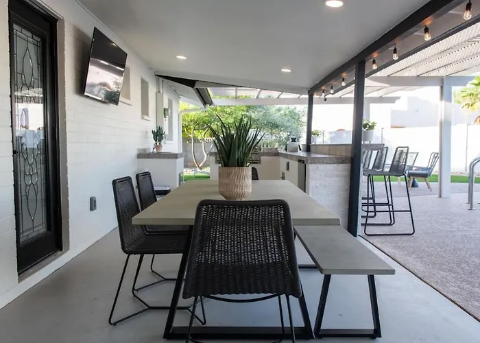 Massive Backyard - Pool, Hot Tub, Putting Green, & Fire Pit Ferienhaus
