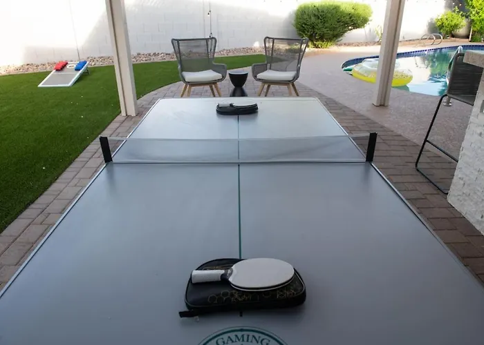 Massive Backyard - Pool, Hot Tub, Putting Green, & Fire Pit * Tempe