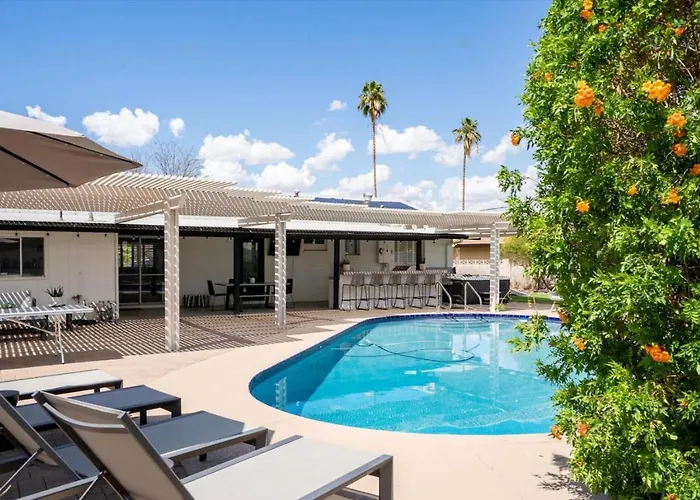 Massive Backyard - Pool, Hot Tub, Putting Green, & Fire Pit Ferienhaus