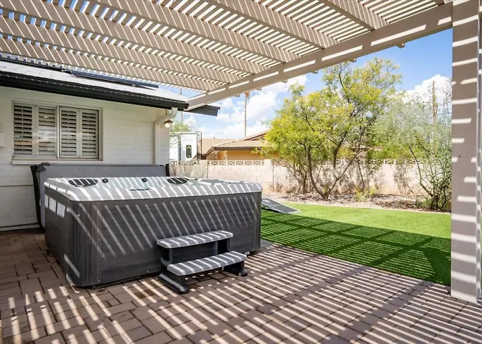 Ferienhaus Massive Backyard - Pool, Hot Tub, Putting Green, & Fire Pit *