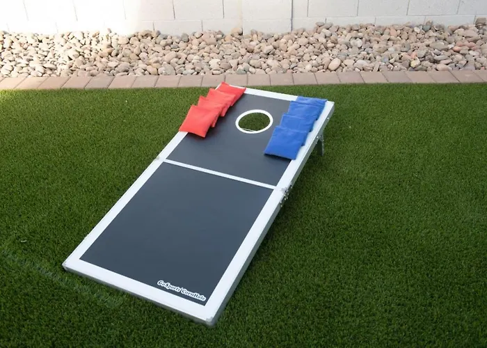 Ferienhaus Massive Backyard - Pool, Hot Tub, Putting Green, & Fire Pit