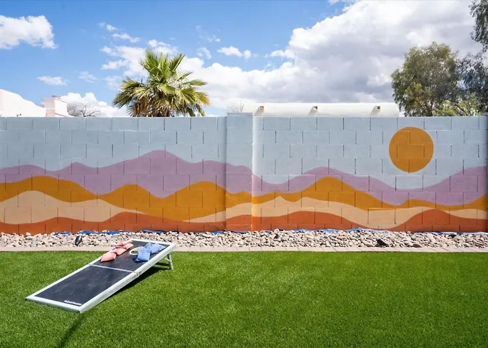 Ferienhaus Massive Backyard - Pool, Hot Tub, Putting Green, & Fire Pit Tempe