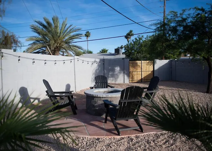 Massive Backyard - Pool, Hot Tub, Putting Green, & Fire Pit
