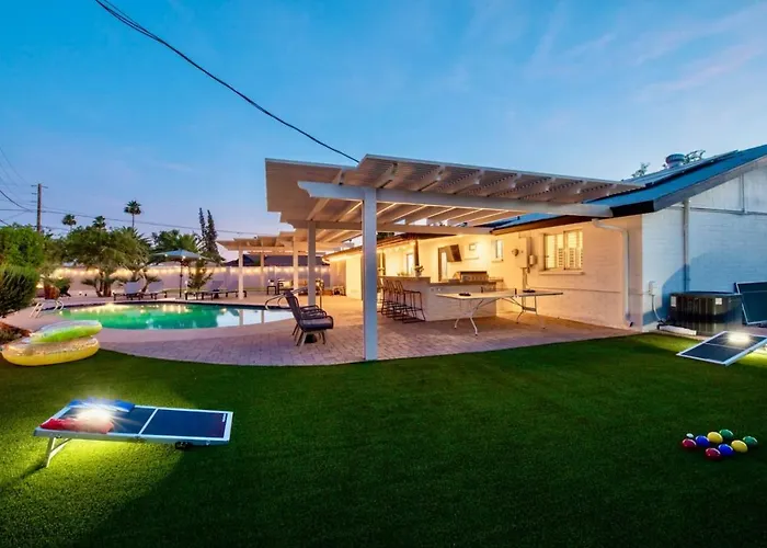 Massive Backyard - Pool, Hot Tub, Putting Green, & Fire Pit Ferienhaus