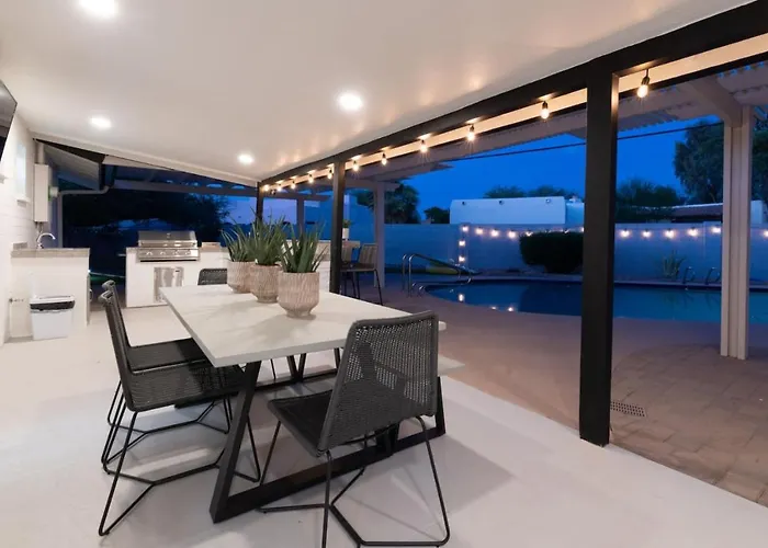 Ferienhaus Massive Backyard - Pool, Hot Tub, Putting Green, & Fire Pit *